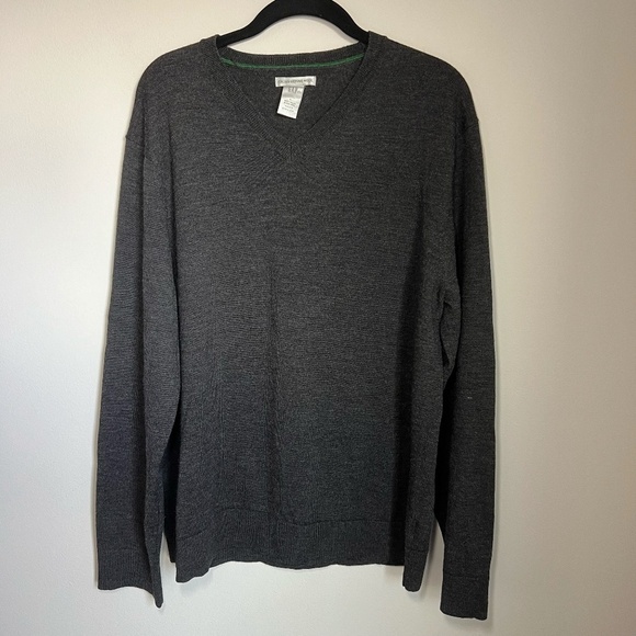 Gap Men's 100% Italian Merino Wool Sweater Charcoal Gray Tight Knit V-Neck Large - Picture 1 of 11